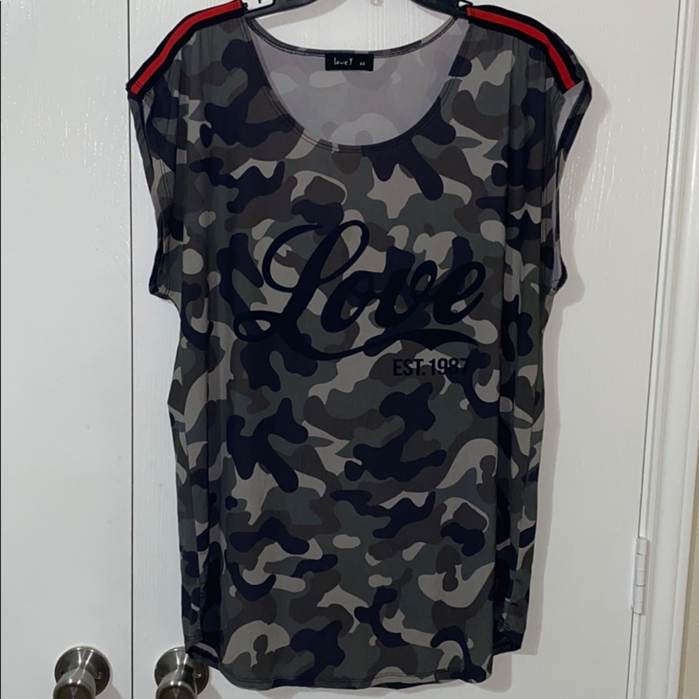 NWOT Love J camp print top size 1X